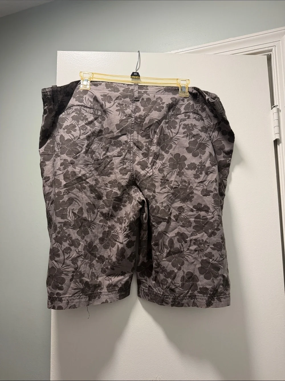 Men's Floral Flat Front Shorts - Gray